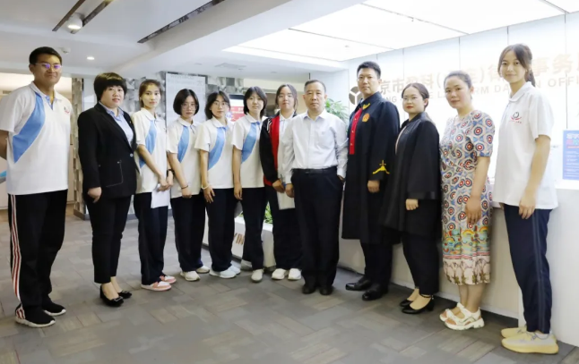 盈科资讯 | 以法之名 护航成长——盈科大连律师助力大连市第十三中学开展模拟法庭实践课